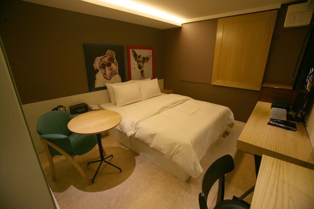 Spring 21 Hotel Sinchon Сеул Екстериор снимка