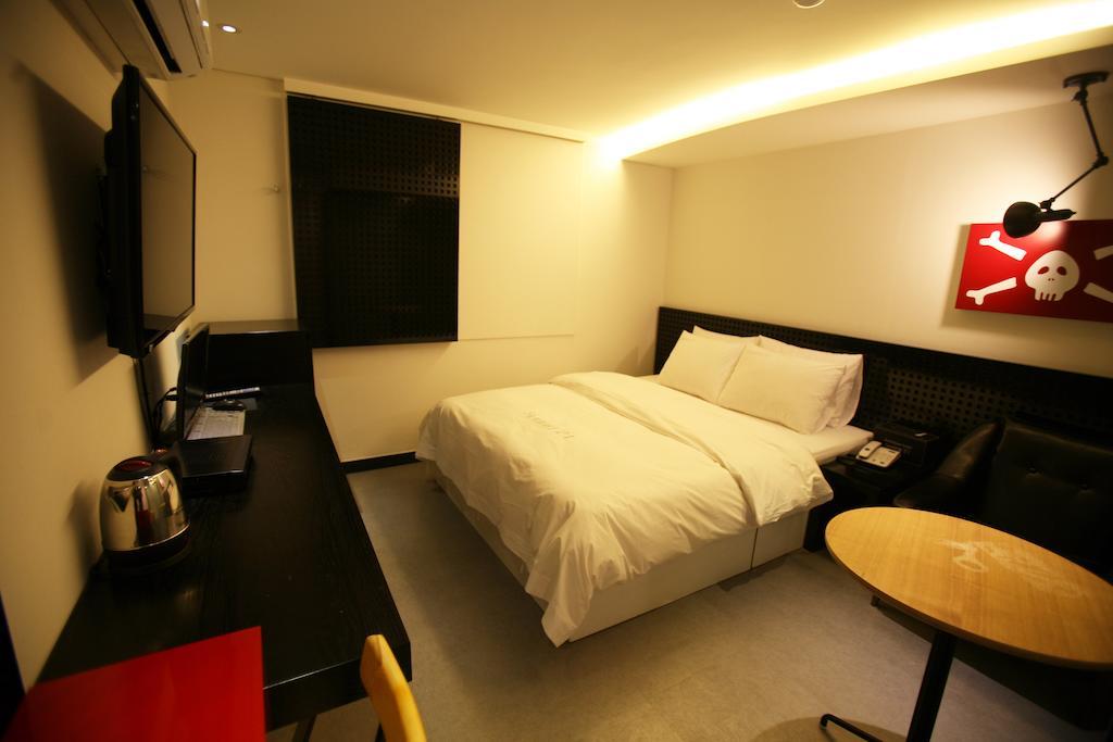 Spring 21 Hotel Sinchon Сеул Екстериор снимка